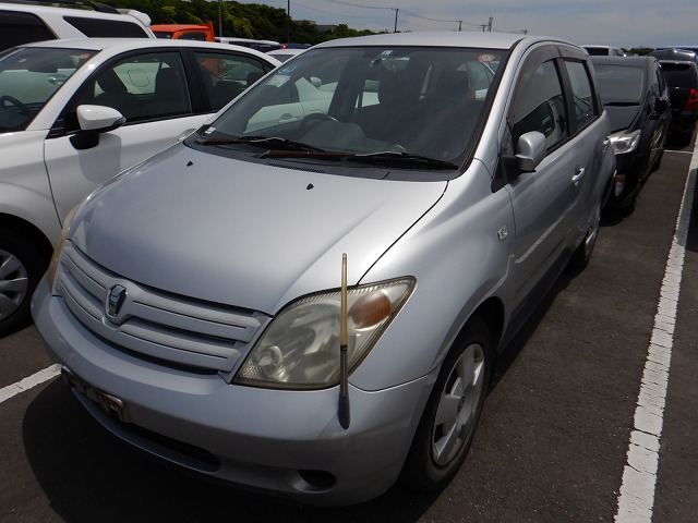 2003 TOYOTA IST