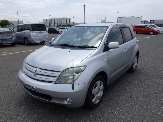 2003 TOYOTA IST