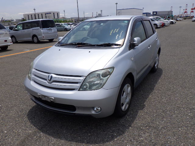 2005 TOYOTA IST