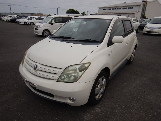 2004 TOYOTA IST