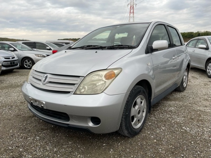 2003 TOYOTA IST