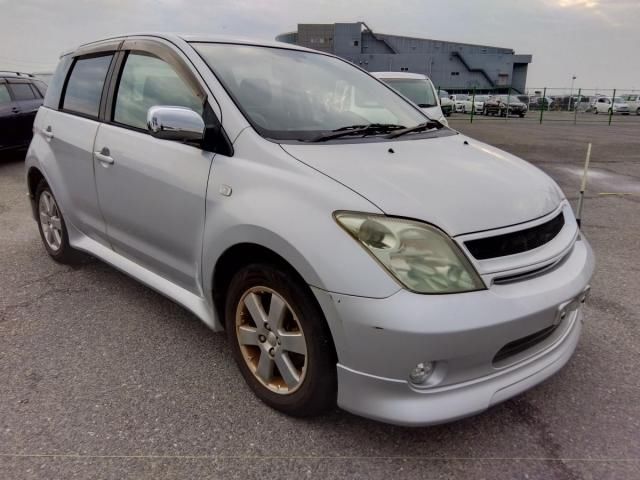 2004 TOYOTA IST