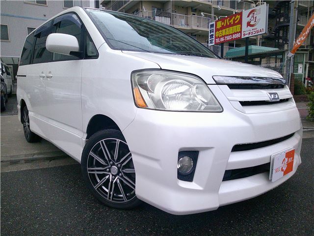 2004 TOYOTA NOAH