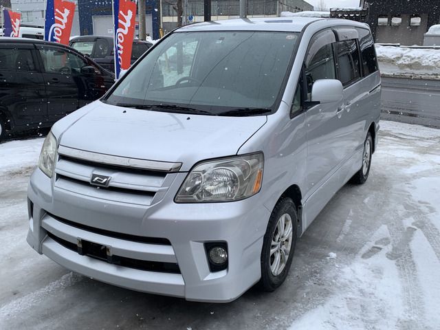 2004 TOYOTA NOAH