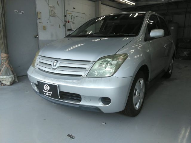 2004 TOYOTA IST