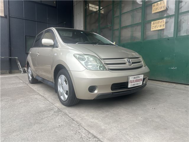 2004 TOYOTA IST