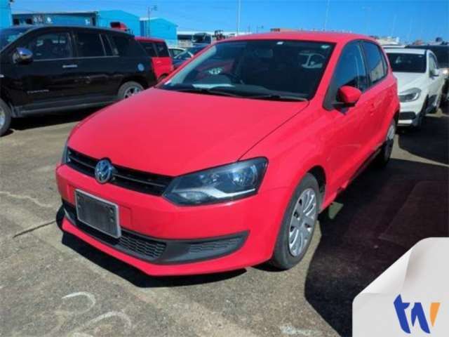 2014 VOLKSWAGEN POLO