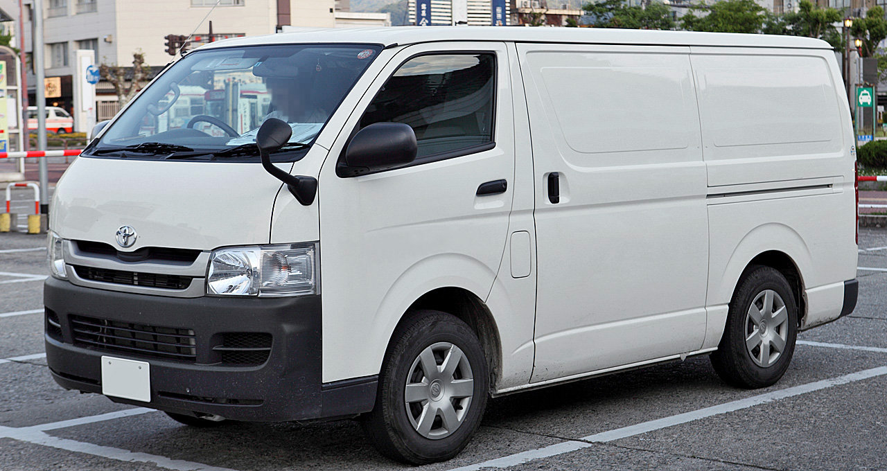 Toyota_Hiace_H200_511