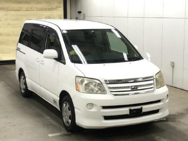 2006 TOYOTA NOAH