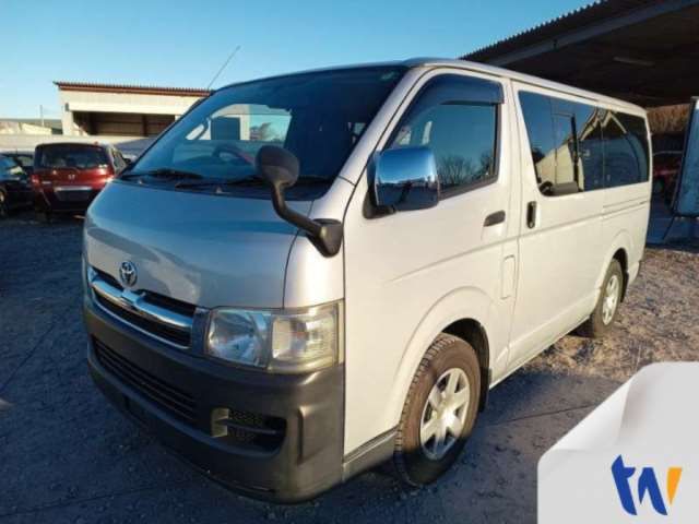 2005 TOYOTA REGIUS VAN